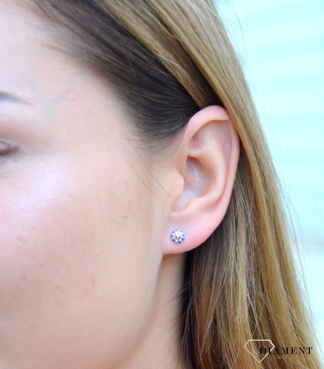 Kolczyki srebrne wkrętki słoneczka KM 1136. Kolczyki srebrne wkrętki słoneczka KM 1136. Wykonane z najwyższej jakości srebrna próby 925 wyglądają bardzo uroczo.jpg